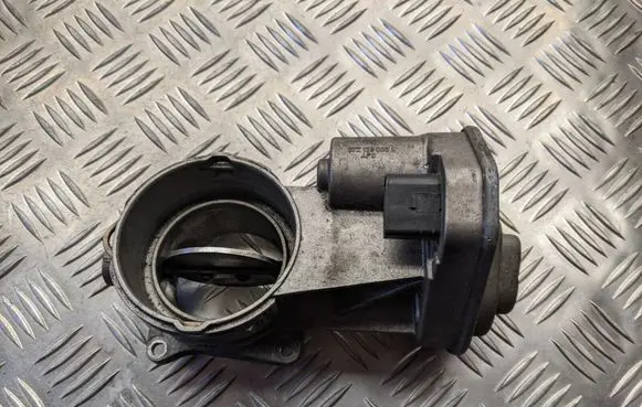 Volkswagen Touareg I Throttle valve 07Z128069A