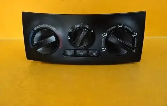 Mitsubishi Space Star Climate control unit MN140637