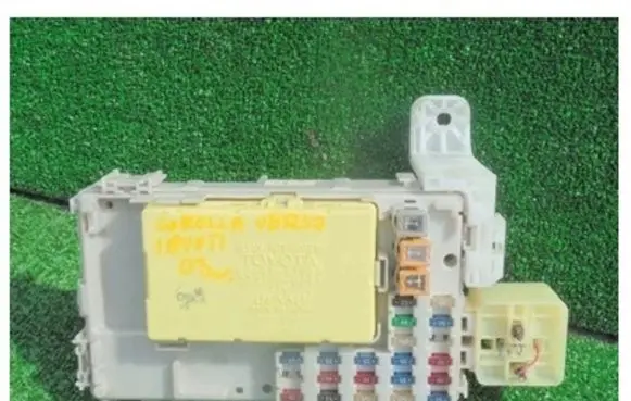 Toyota Corolla Verso E121 Fuse module