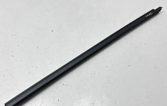 Renault Captur Rubber seal front door window/glass 803314772R