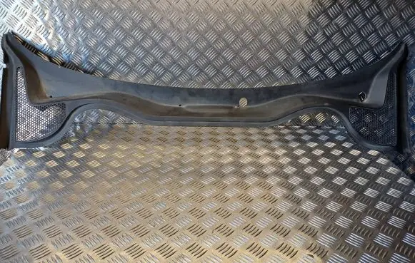Audi A1 Wiper trim 8X1819415 30102101