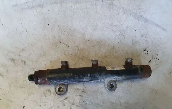 Land Rover Discovery 3 - LR3 Fuel main line pipe A2C27000085