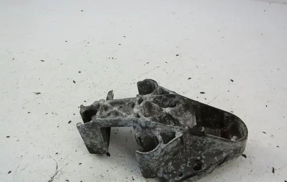 Renault Scenic I Engine mounting bracket 7700430752