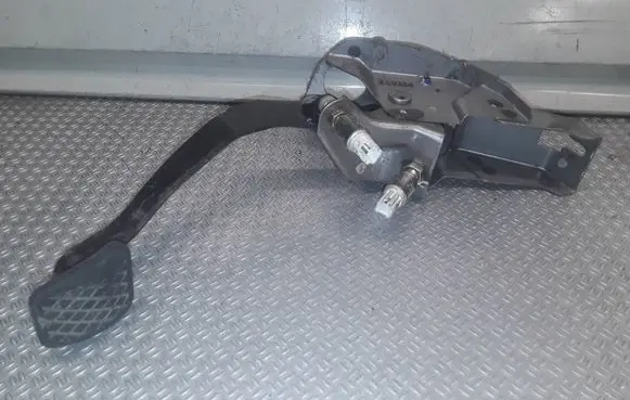 Honda FR-V Clutch pedal 
