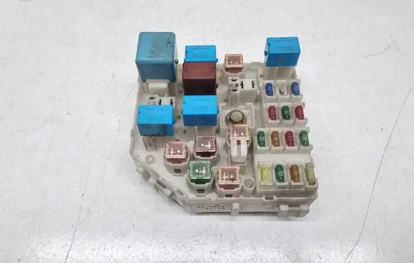 Toyota RAV 4 (XA20) Fuse module