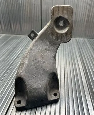 BMW 5 E60 E61 Engine mounting bracket 6777056 6906 AC46000