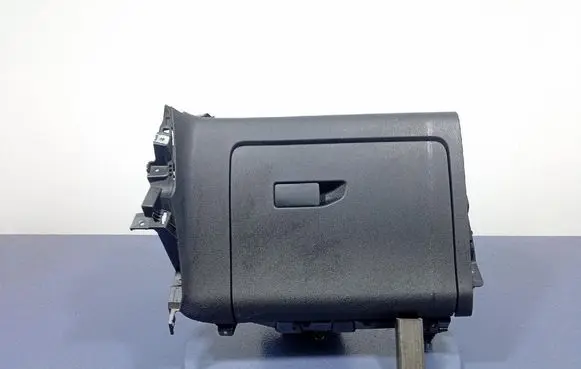 Glove box