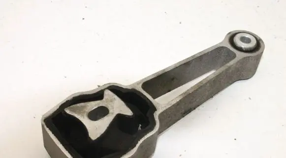 Volvo XC70 Engine mount bracket