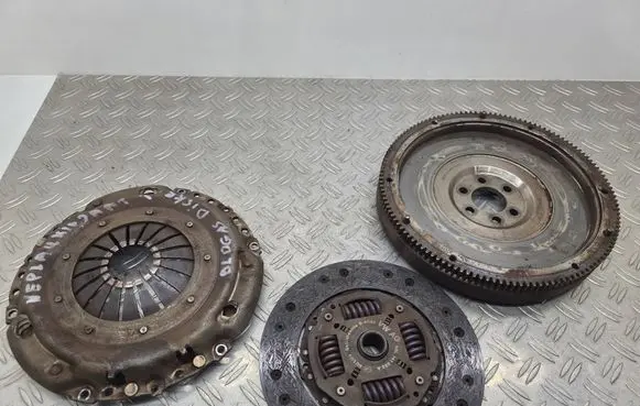 Volkswagen PASSAT B7 Clutch set kit 03L141032A
