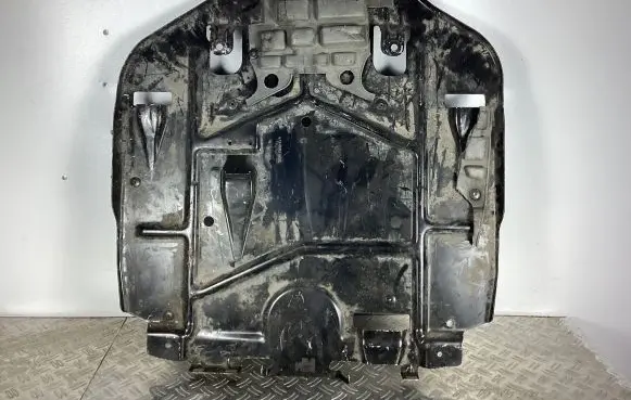Mercedes-Benz GL X164 Engine splash shield/under tray A1645250902