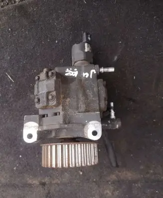 Nissan Juke I F15 Fuel injection high pressure pump 167000938R