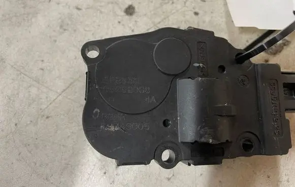 Audi A4 S4 B8 8K Air flap motor/actuator 13092008 EFB330