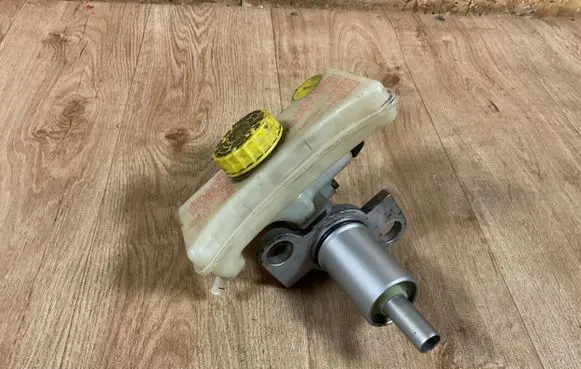 Audi A4 S4 B7 8E 8H Master brake cylinder 32067009