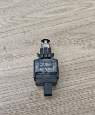 Volvo S80 Brake pedal sensor switch 8622064 03W061