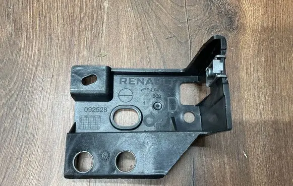Renault Megane E-Tech Front bumper mounting bracket 622222944R