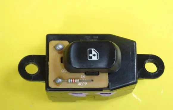 Hyundai Lantra I Electric window control switch 9358029000FRT 623W01610