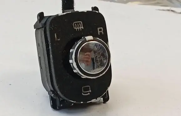 Volkswagen Touareg I Wing mirror switch 7L6959565E 39565697