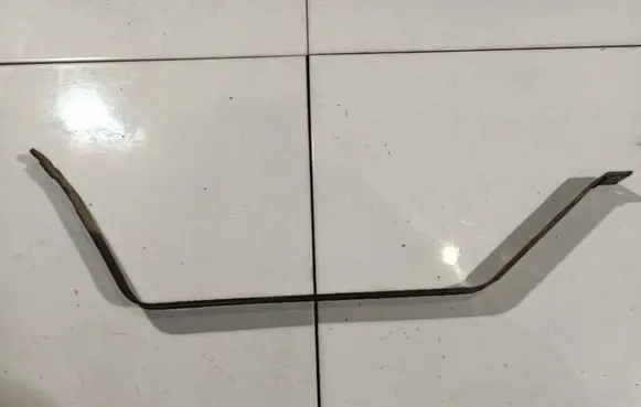 Fuel tank mounting bracket