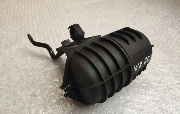 Vacuum air tank