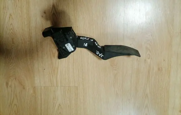Opel Zafira A Accelerator throttle pedal 9202341 6PV00811400
