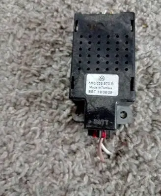 Volkswagen Golf Plus Aerial antenna amplifier 5M0035570B
