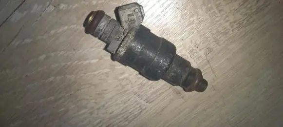 Volvo S40, V40 Fuel injector 9179379