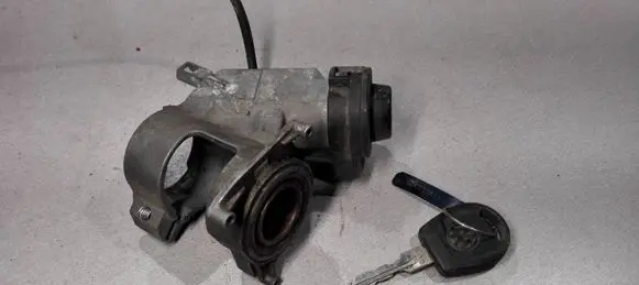 Volkswagen Golf III Ignition lock 357905851D