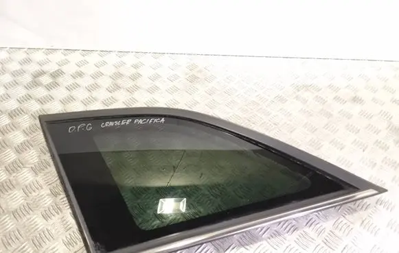 Chrysler Pacifica Rear side window