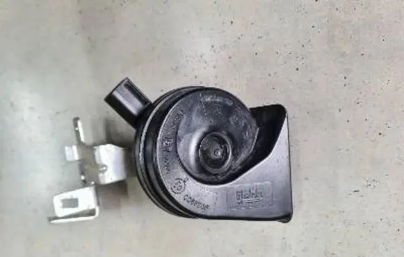 Volkswagen PASSAT B8 Horn signal 5Q0951223