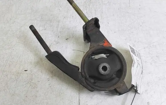Toyota Yaris Engine mount bracket 12371-0J021