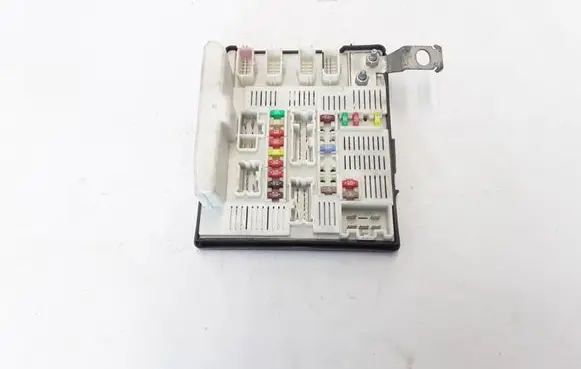 Renault Kangoo II Fuse module 8201044237