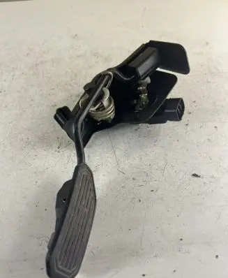 Toyota Avensis T250 Accelerator throttle pedal 8928135020 1983003020 10E10
