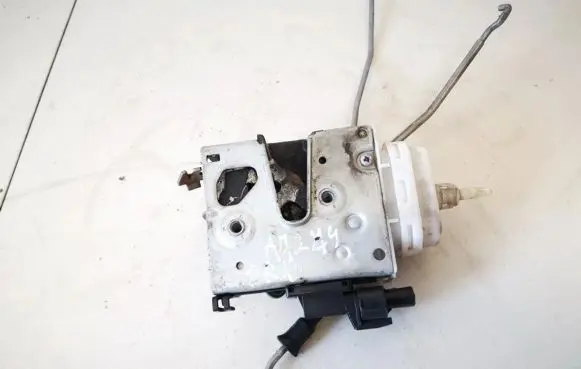 Audi A4 S4 B5 8D Front door lock 8d1837016f