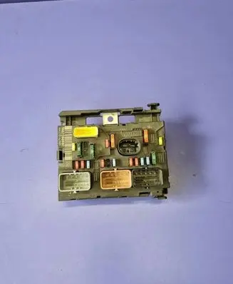 Peugeot 207 Fuse module 9661086980