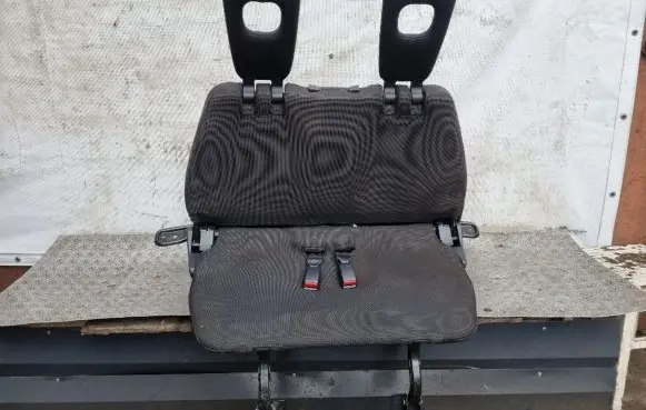 Peugeot 4007 Third row seats 
