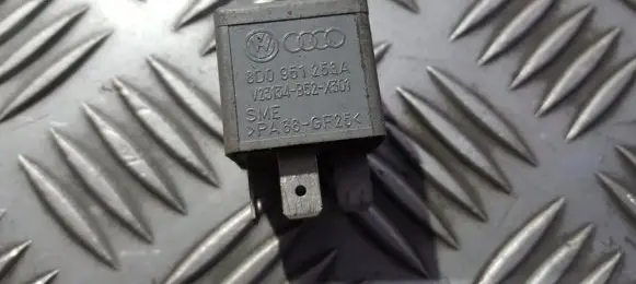 Volkswagen PASSAT B5.5 Other relay 8d0951253a v23134-b52-x301