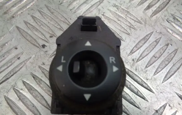KIA Ceed Wing mirror switch 457480