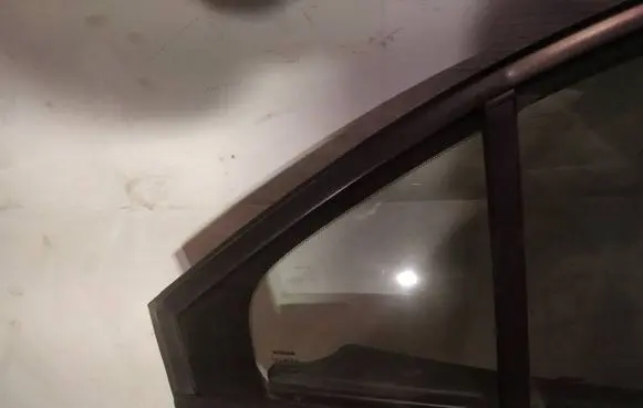 Nissan Primera Rear vent window glass AS2
