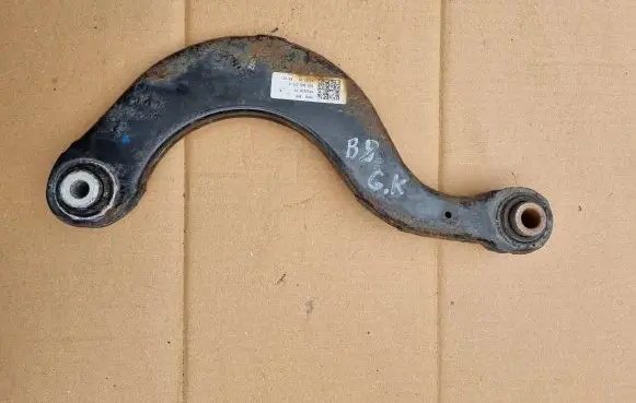 Volkswagen PASSAT B8 Rear upper control arm/wishbone 5Q0505323D