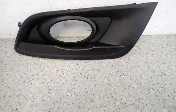 Mazda 3 I Front fog light trim/grill