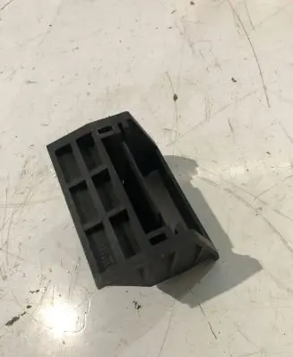 BMW X6 E71 Radiator mount bracket 7533537