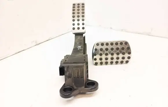 Mercedes-Benz ML W164 Accelerator throttle pedal A1643000104 A1702900182