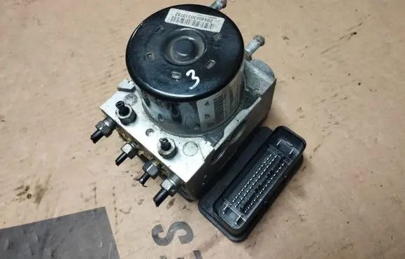 Chrysler Voyager ABS Pump P04721601AI