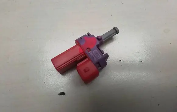 Clutch pedal sensor