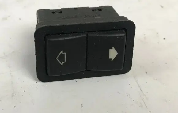 BMW 5 E39 Electric window control switch 8368974