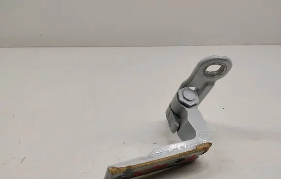 Volvo V60 Front door lower hinge