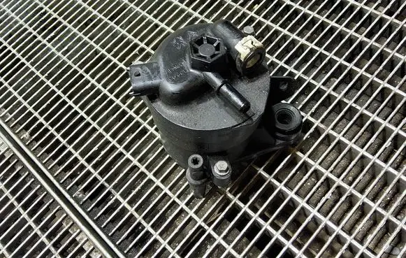 Ford Turneo Courier Fuel filter housing 