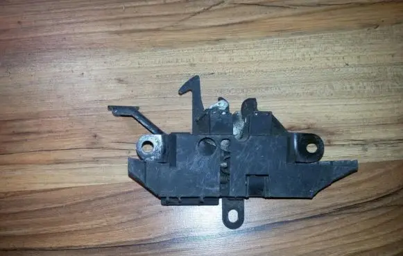 Toyota Avensis T220 Engine bonnet/hood lock/catch