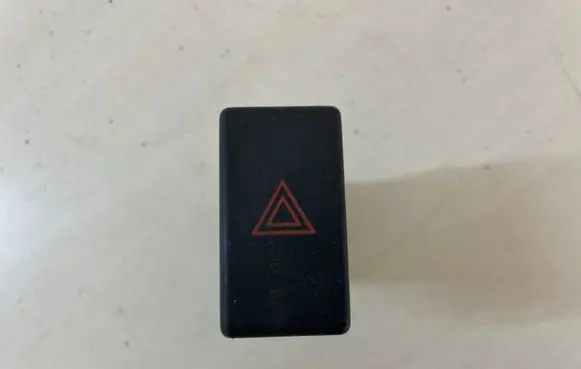 Toyota Avensis T250 Hazard light switch 157963 TR9503