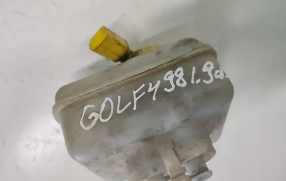 Volkswagen Golf IV Brake fluid reservoir 